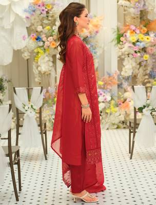 Red embroidered silk blend kurta trouser dupatta set 3