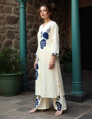 Off white printed viscose rayon kurta trouser dupatta set 3