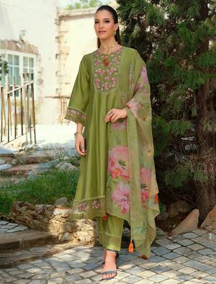 Green embroidered liva kurta trouser dupatta set 3