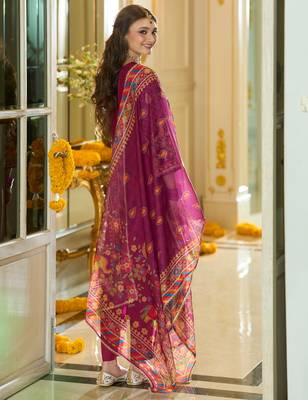 Pink embroidered silk blend kurta trouser dupatta set 2