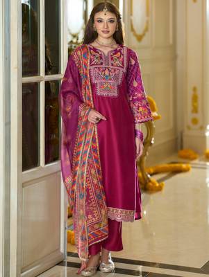 Pink embroidered silk blend kurta trouser dupatta set 3