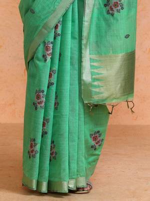 Green woven design saree with blouse 5