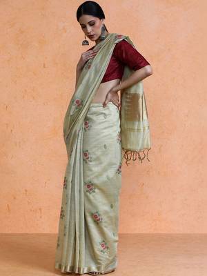 Cream woven design saree with blouse 3