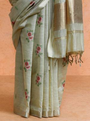 Cream woven design saree with blouse 5