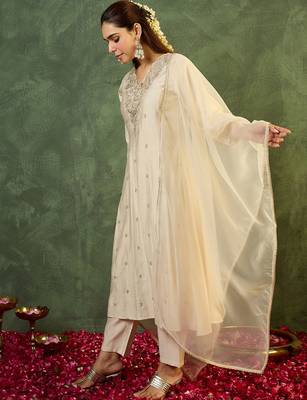 White embroidered liva kurta trouser dupatta set 3