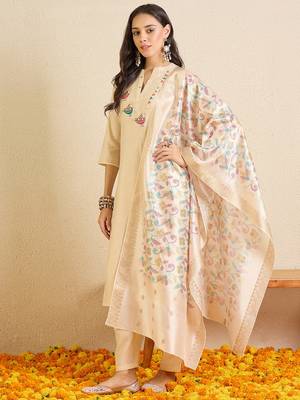 Off white embroidered silk blend kurta trouser dupatta set 3