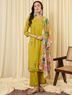 Green embroidered viscose rayon kurta trouser dupatta set 4