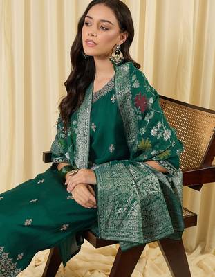 Green embroidered silk blend kurta trouser dupatta set 1