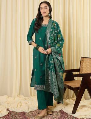 Green embroidered silk blend kurta trouser dupatta set 4