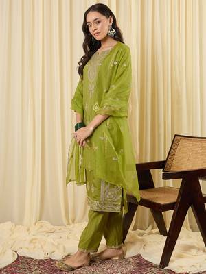 Green embroidered silk blend kurta trouser dupatta set 3