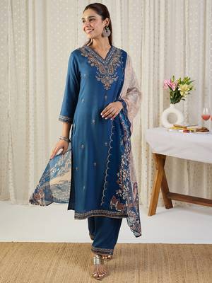 Blue embroidered viscose rayon kurta trouser dupatta set 4