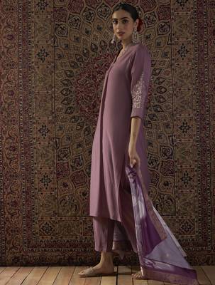 Lavender embroidered silk blend kurta trouser dupatta set 3