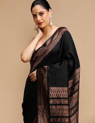 Black woven design banarasi saree with unstitched blouse 5