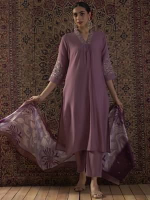 Lavender embroidered silk blend kurta trouser dupatta set 4