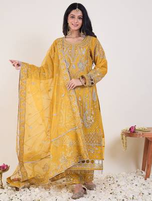 Yellow embroidered organza kurta trouser dupatta set 4