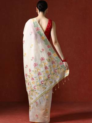 Cream woven design saree with blouse 4