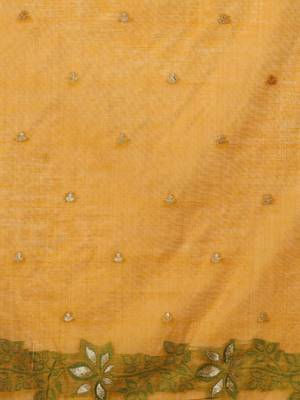 Cream woven design saree with blouse 5
