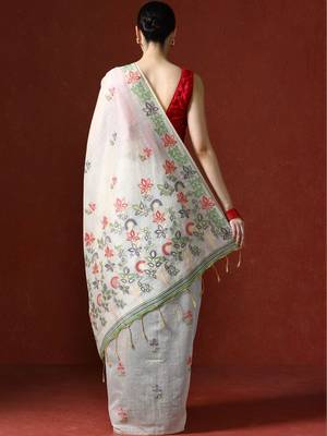 Cream woven design saree with blouse 4