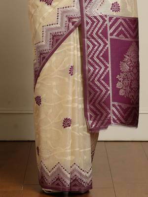Cream geometric woven design zari paithani saree 5