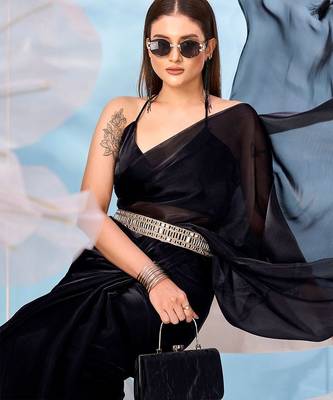 Black solid belted saree with blouse piece 5