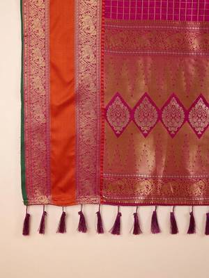 Pink woven design saree with unstitched blouse 4
