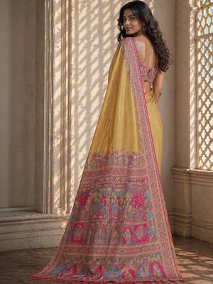 Gold printed sarees blouse piece 3