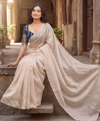Off white saree with embroidered blouse 5