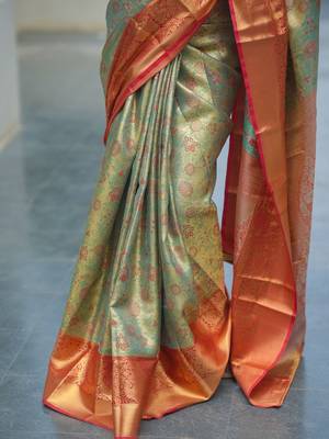 Green classic indian silk rich woven pallu design sarees 2