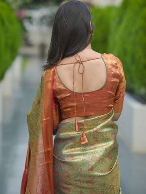 Green classic indian silk rich woven pallu design sarees 3