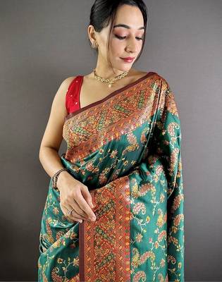 Green classic indian silk rich woven pallu design sarees 1