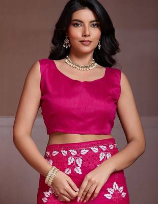 Pink embroidered saree with unstitched blouse 5