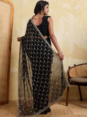 Black bandhani printed saree 4