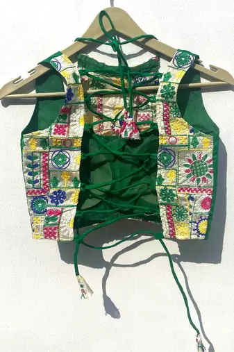 Green-gujrati-embroidery-top-kj0190