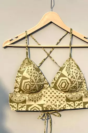 Green-patch-hand-block-bra-kj0265