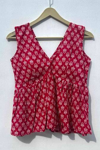 Red-arrow-deep-neck-cotton-top-kj0289