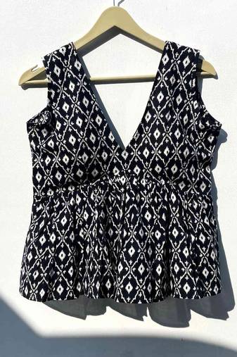Black-ikat-deep-neck-cotton-top-kj0291
