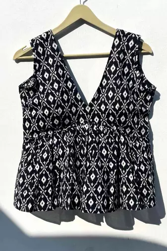 Black-ikat-deep-neck-cotton-top-kj0291