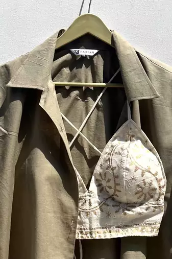 Dusty-cotton-shirt-chikan-hakoba-foil-bra-combo-kj0585