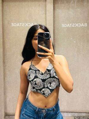 Black-art-halter-neck-back-knot-top-kj0636 1