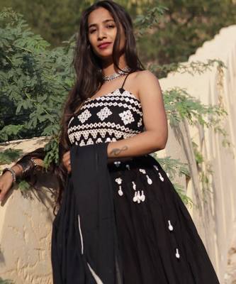 Black-mirror-gujarati-blouse-dupptta-and-lehanga-kj0674 1
