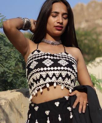 Black-mirror-gujarati-blouse-dupptta-and-lehanga-kj0674 2