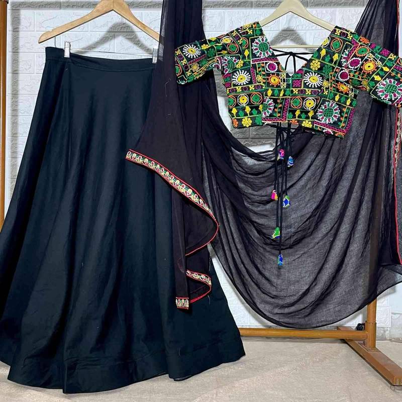 Black-multicolor-gujrati-blouse-dupptta-and-lehanga-kj0678
