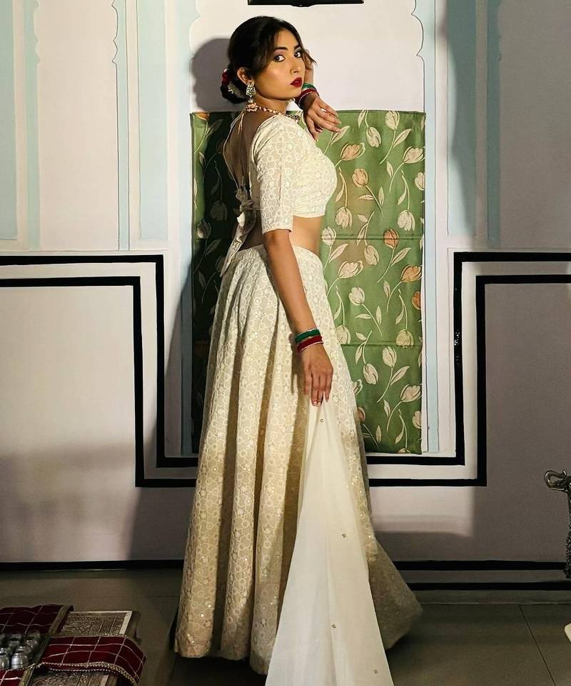Off-white-chikan-blouse-handwork-dupptta-and-lehanga-kj0705