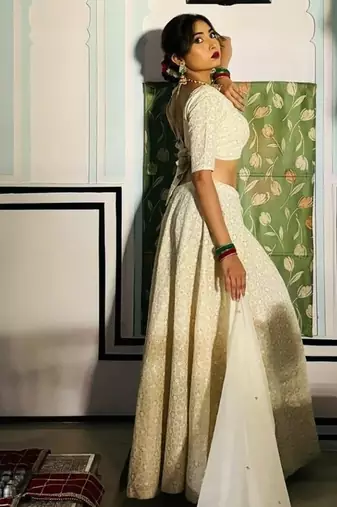 Off-white-chikan-blouse-handwork-dupptta-and-lehanga-kj0705