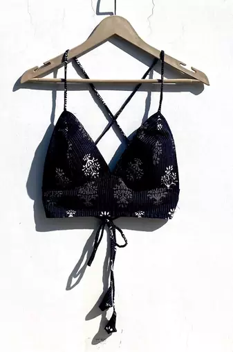 Black-floral-kantha-removable-pads-bra-kj0837