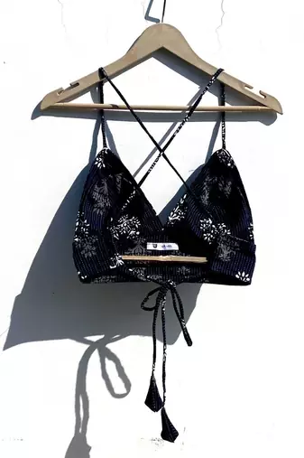 Black-floral-kantha-removable-pads-bra-kj0837