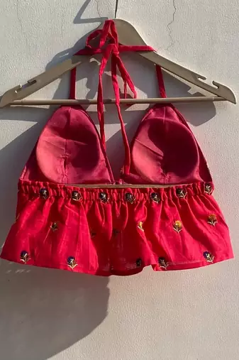 Pink-butti-embroidery-halter-neck-removable-pads-top-kj0865