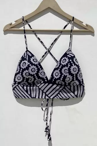 Black-object-removable-pads-bra-kj0938