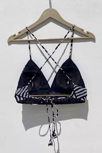 Black-object-removable-pads-bra-kj0938