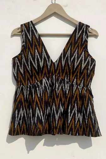 Black-ikat-deep-neck-cut-sleeves-cotton-top-kj0944